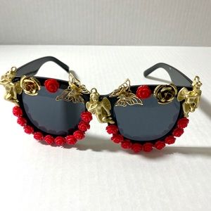"MARGOTT" BLACK RED PETAL BUTTERFLY SUNGLASSES